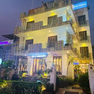 City Premier - Near Galleria Market , Super Mart-1 Dlf Hotel